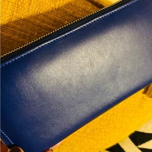 Elegant Hester Van Eeghen Leather Blue Pony women’s zip wallet